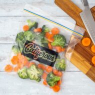 Catiferous 40 Pcs Zip Lock Bags Large Reusable Freezer Bags, 1-Gallon (4.55L) Ziplock Bags Food, Leakproof BPA Free Large Food Bags Zip Seal, Airtight Heavy Duty Plastic Ziplock Bags Food